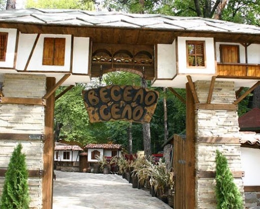 Столична община продължава да си затваря очите за незаконния ресторант Веселото село